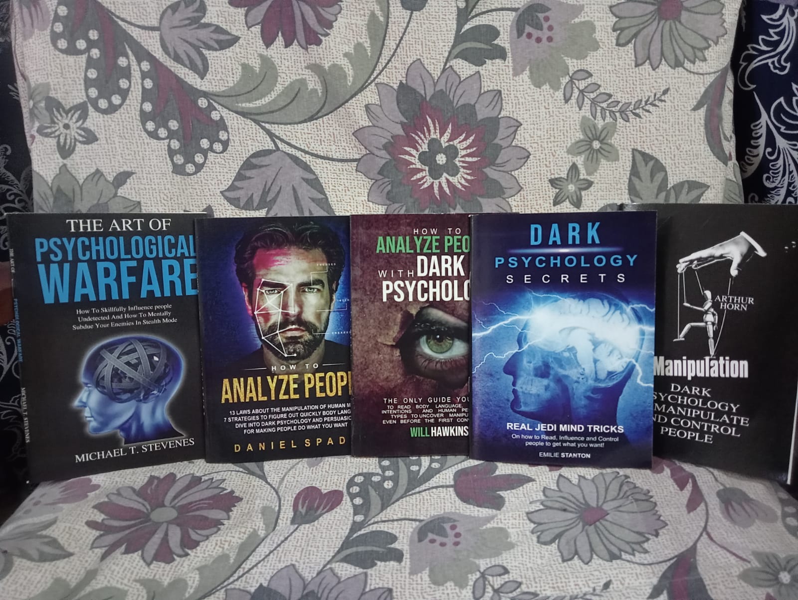 PACK OF 5 ENGLISH NOVELS (ANALYZE PEOPLE/DARK PSYCHOLOCY/MANIPULATION/DARK PSYCHOLOGY SECRETS AND PSYCHOLOGICAL WARFARE)BEST SELLING ENGLISH NOVELS.