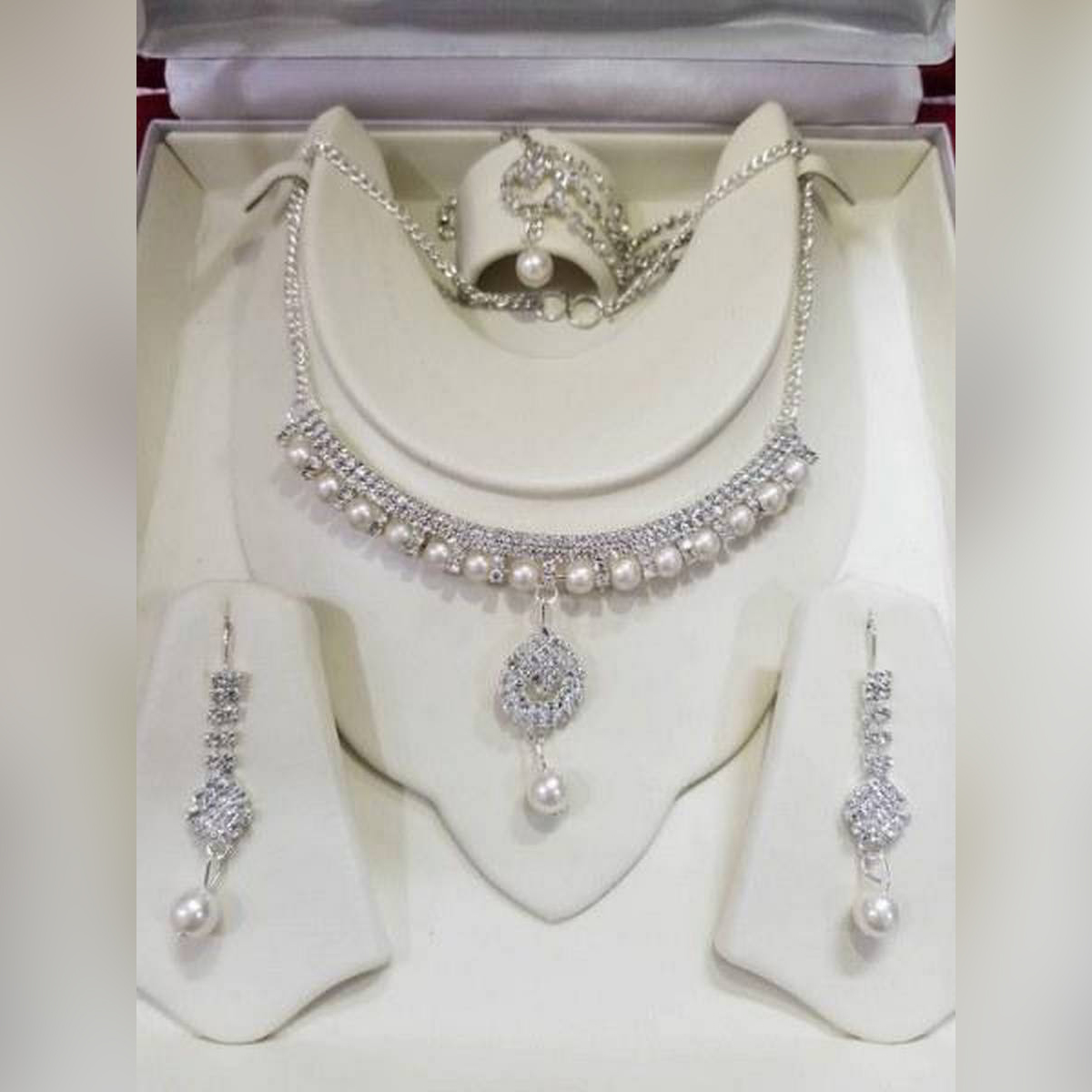 Girls Necklace ,Earrings ,Jewellery Set Silver Crystal Rhinstone Hot Fashion Trendy Style Party Wear, Bridal Wear , Fashion For Women
