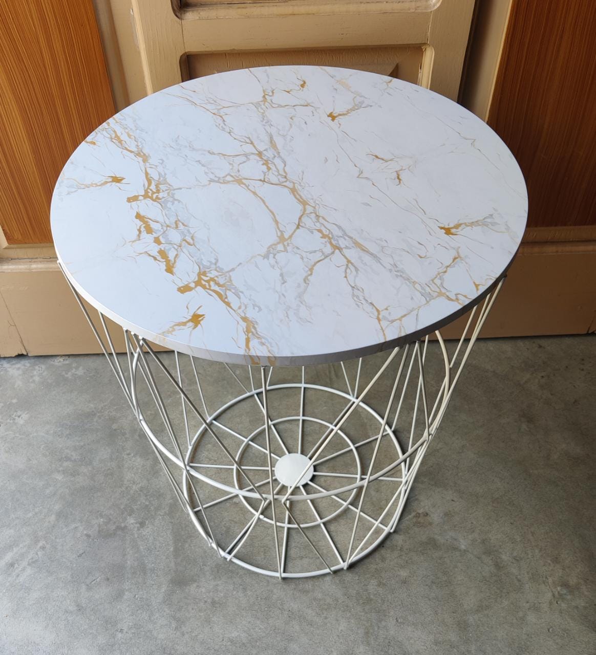 METAL WIRE REMOVABLE WOOD TOP FOLDABLE ROUND COFFEE SIDE TABLE STORAGE BASKET( 16 L 16 W 18.5 H )