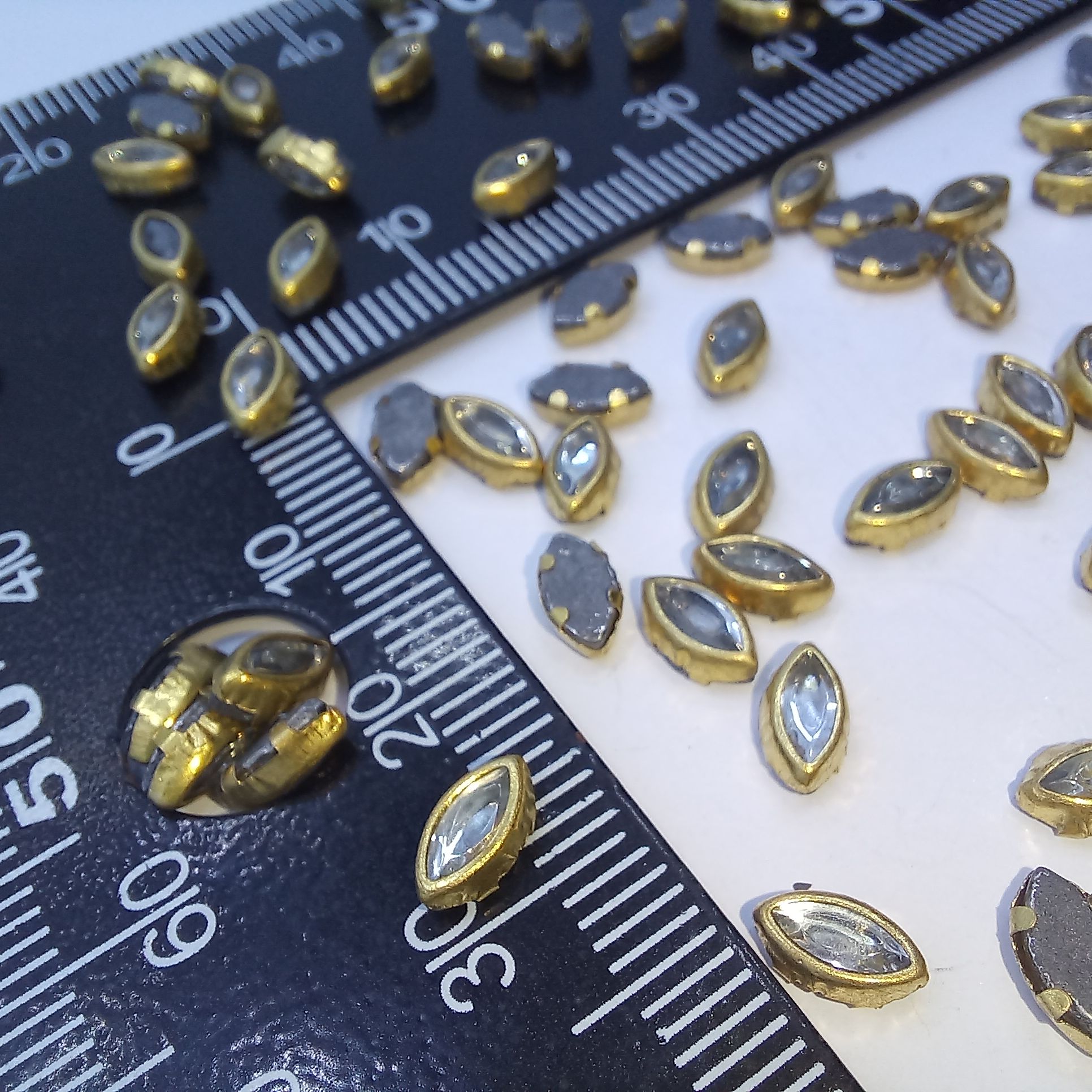 Metal Kundan Leaf Beads – 100pcs DIY Jewelry & Craft Findings.