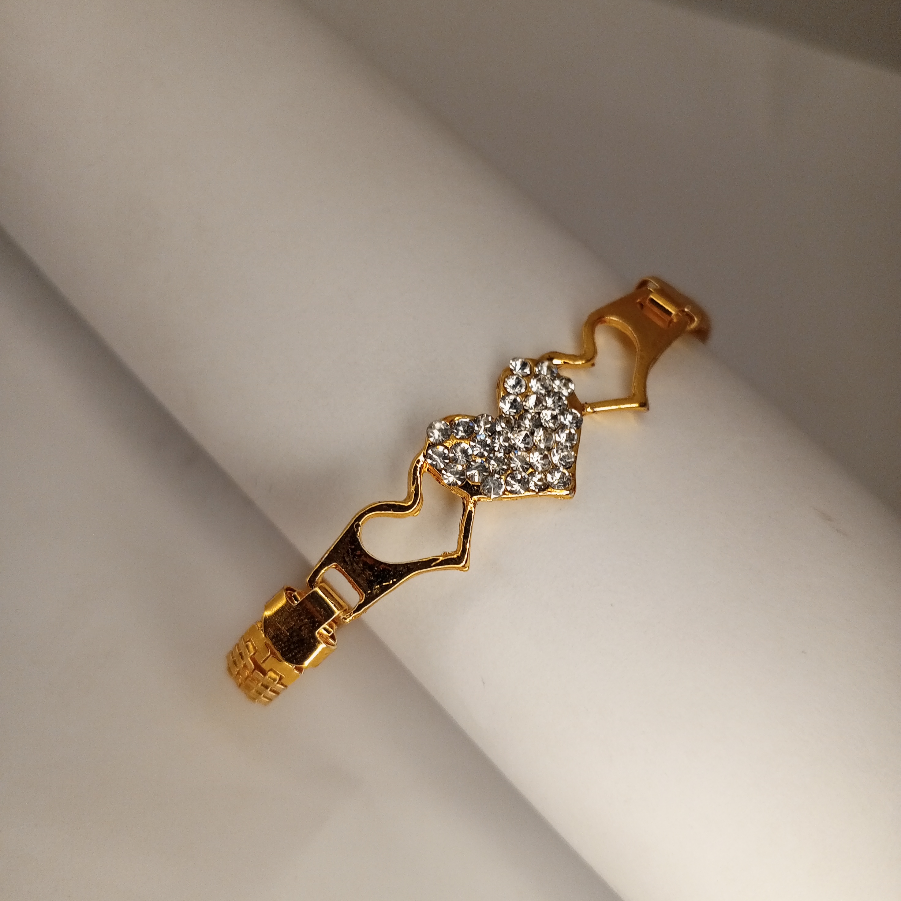 Premium Alloy Golden Hearts Zircon Bracelet Watch For Girls, Women, men