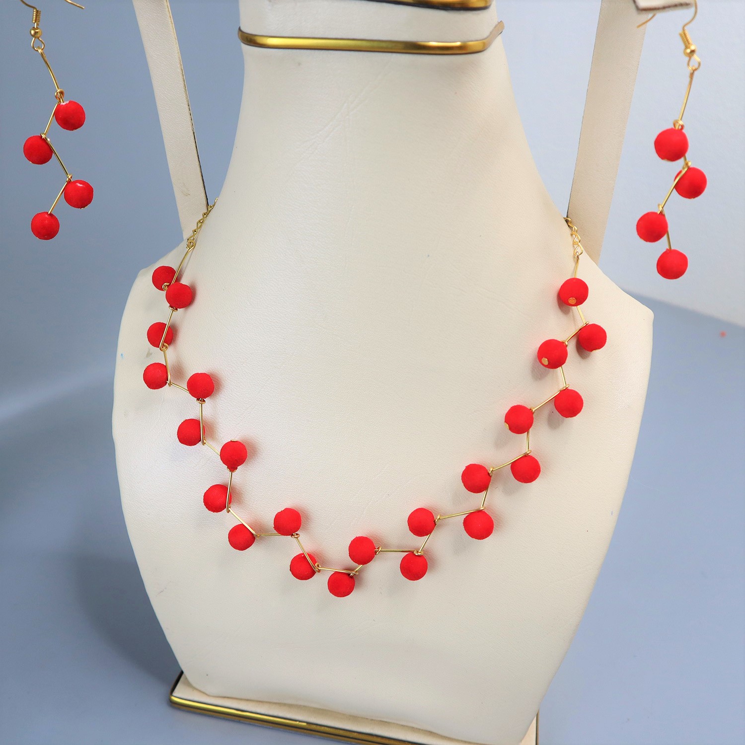 Red Color Zigzag Ladies Necklace For 