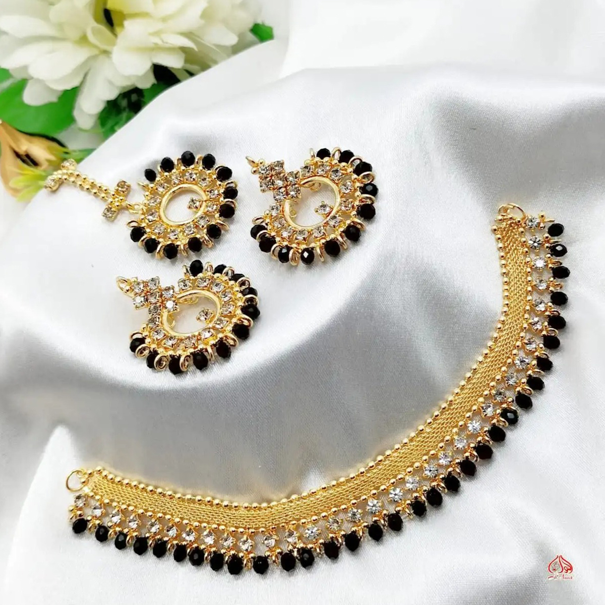 New stylish golden long lasting polish manjoos set fashion design