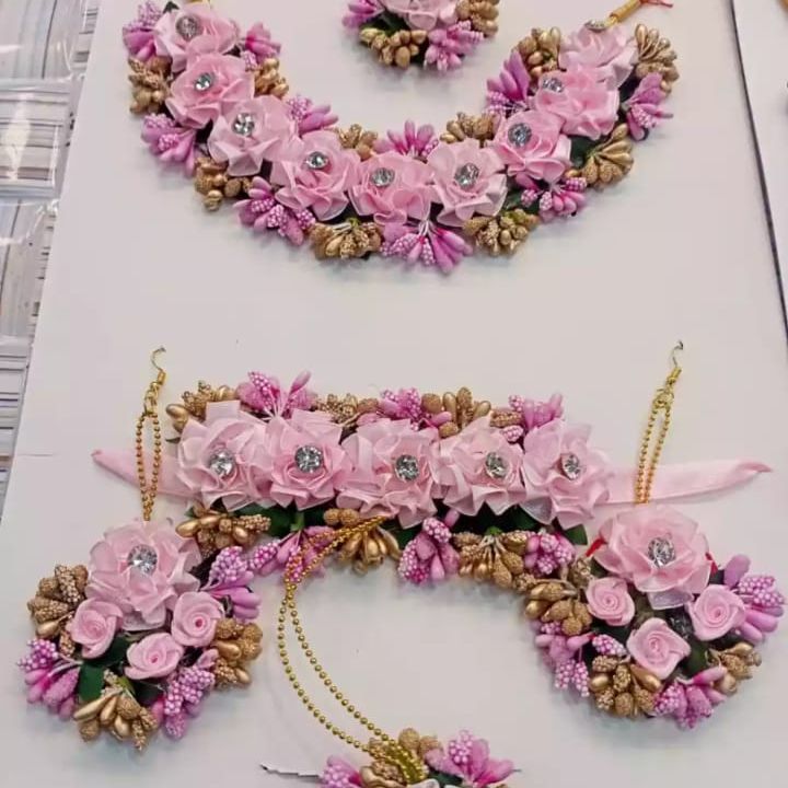 Bridal jewellery set, Bridal jewellery set, Bridal jewellery set Mehndi, Bridal Jewellery set for girls, Floral Jewellery for Mehndi , mayon flower jewelry , Mehndi accessories, Mehndi Jewellery set for girls for Bridal