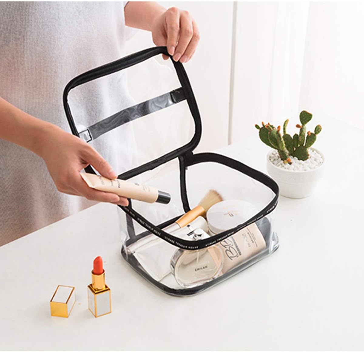 Transparent Toiletry Bag, Waterproof Makeup Bag, PVC Travel Bag, Portable Makeup Pouch, Clear Zipper Beauty Pouch, Transparent Airplane Bags for Women Men (Black)