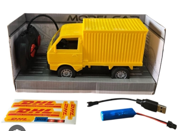R/C electric remote control toy truck modeling a Suzuki Ravi / Carry