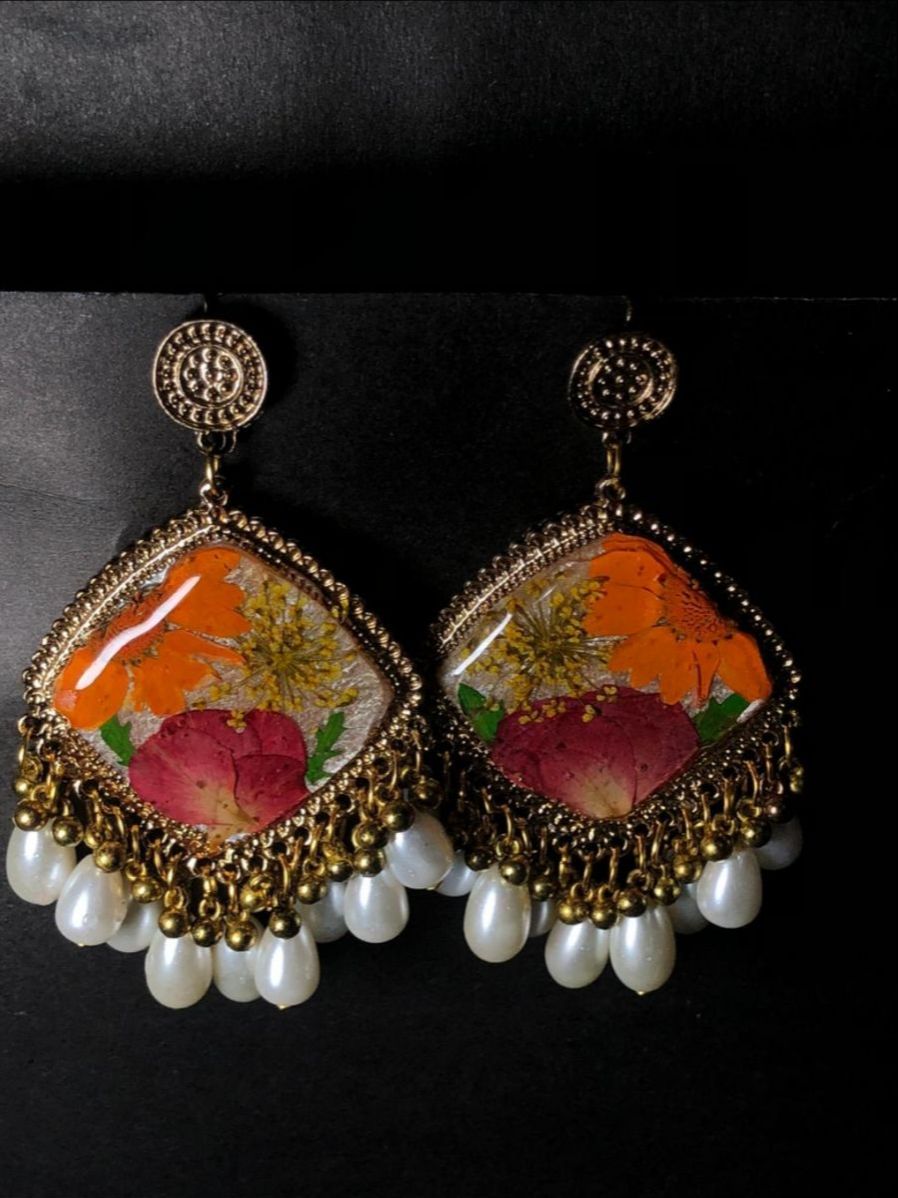 Customized Resin Jhumka With Dried flowers
