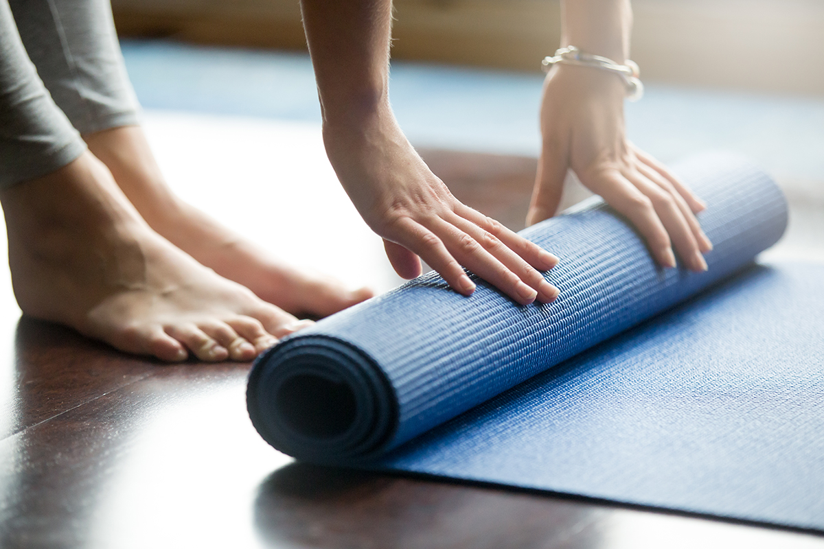 Yoga mat, anti tear anti slip exercise mat, non slip eco friendly 6mm high density thick yoga mat for home and gym pilates and workouts, multipurpose multifunction yoga mat for men and women with carrier strap