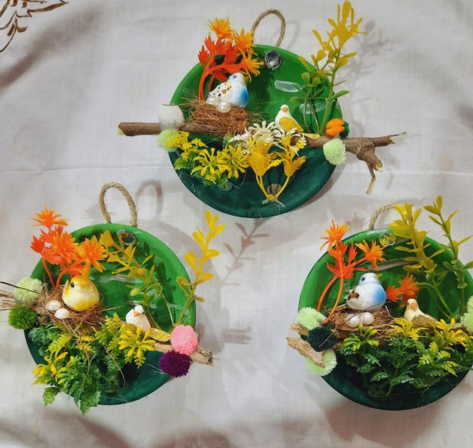 Customized decorated five inch three mud plates with bird's nest and artificial flowers Wall decor Door Hanging Easily