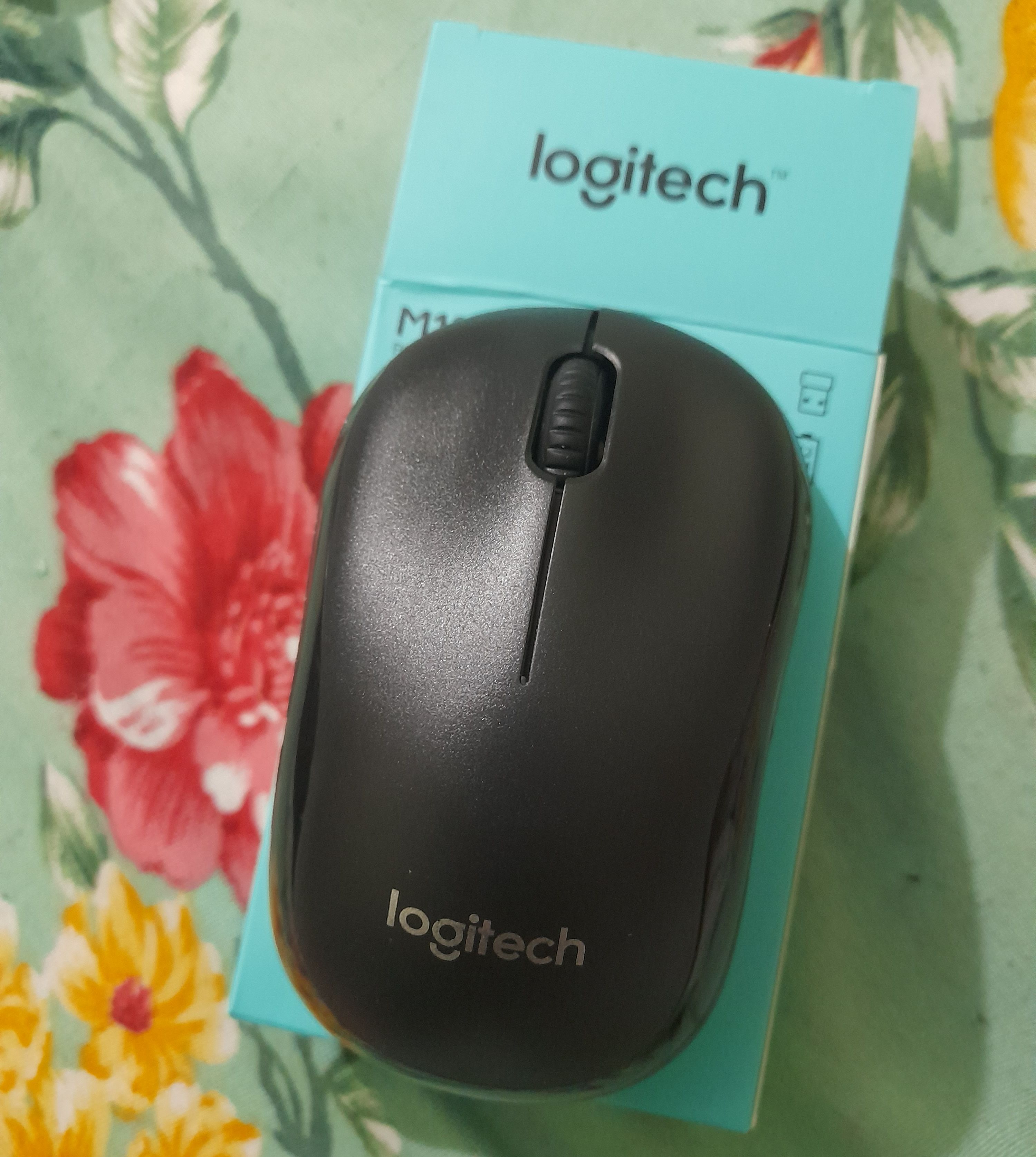 Logitech M185 2.4GHz Wireless Mouse – USB Mini Receiver, Plug & Play