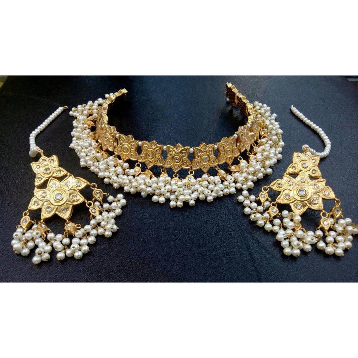 gold set with pearls 