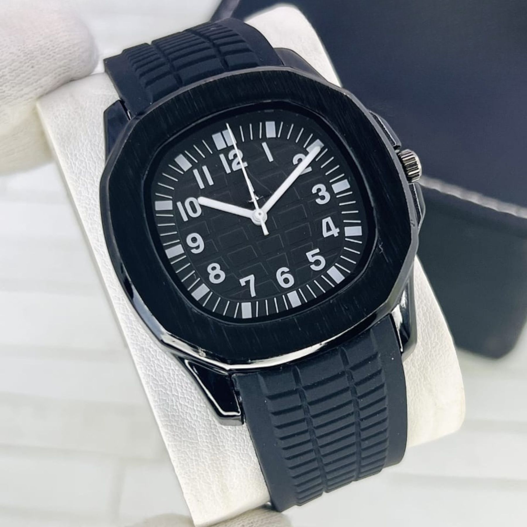 Bin-b Trending Unisex Sports Watch for Men and Boys Durable Rubber Strap Quartz Watch Durable Square Design Multiple Colors