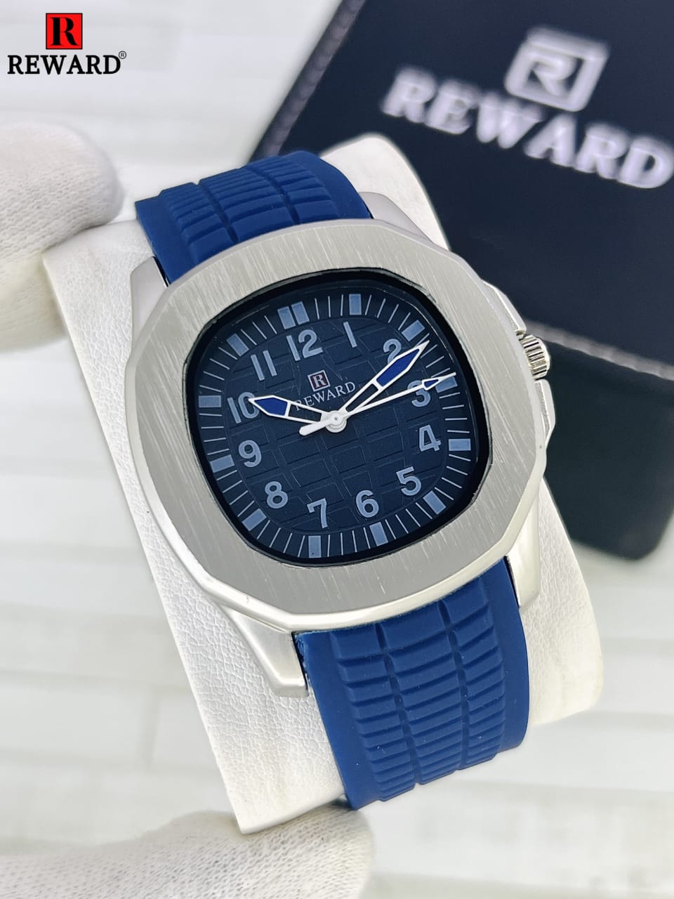 Bin-b Trending Unisex Sports Watch for Men and Boys Durable Rubber Strap Quartz Watch Durable Square Design Multiple Colors
