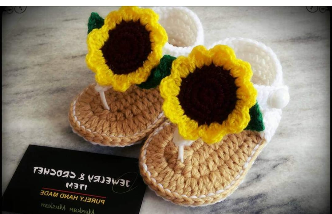 CROCHET WOOLEN BABY BOOTIES / BABY SHOES / BABY CHAPAL / CROCHET ITEMS / ACCESSORIES
