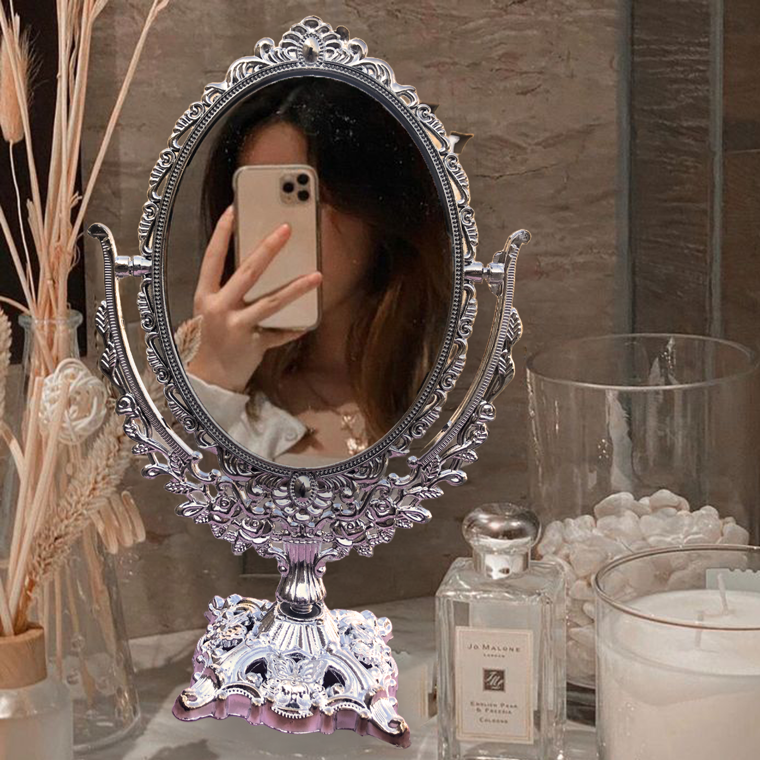 Retro beauty mirror in the European style Beautiful princess mirror with a circle shape dressing mirror 28cm dorm bedroom mirror