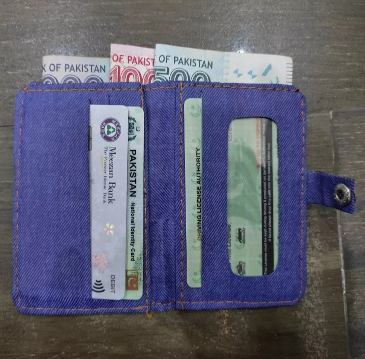 Small Wallet for boys and kids - Slim and Smart Wallet