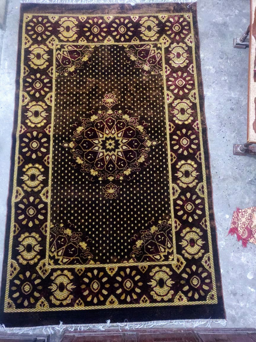 Carpet for Room, Center piece rug Dark Brown and Golden Color 6x9 feet