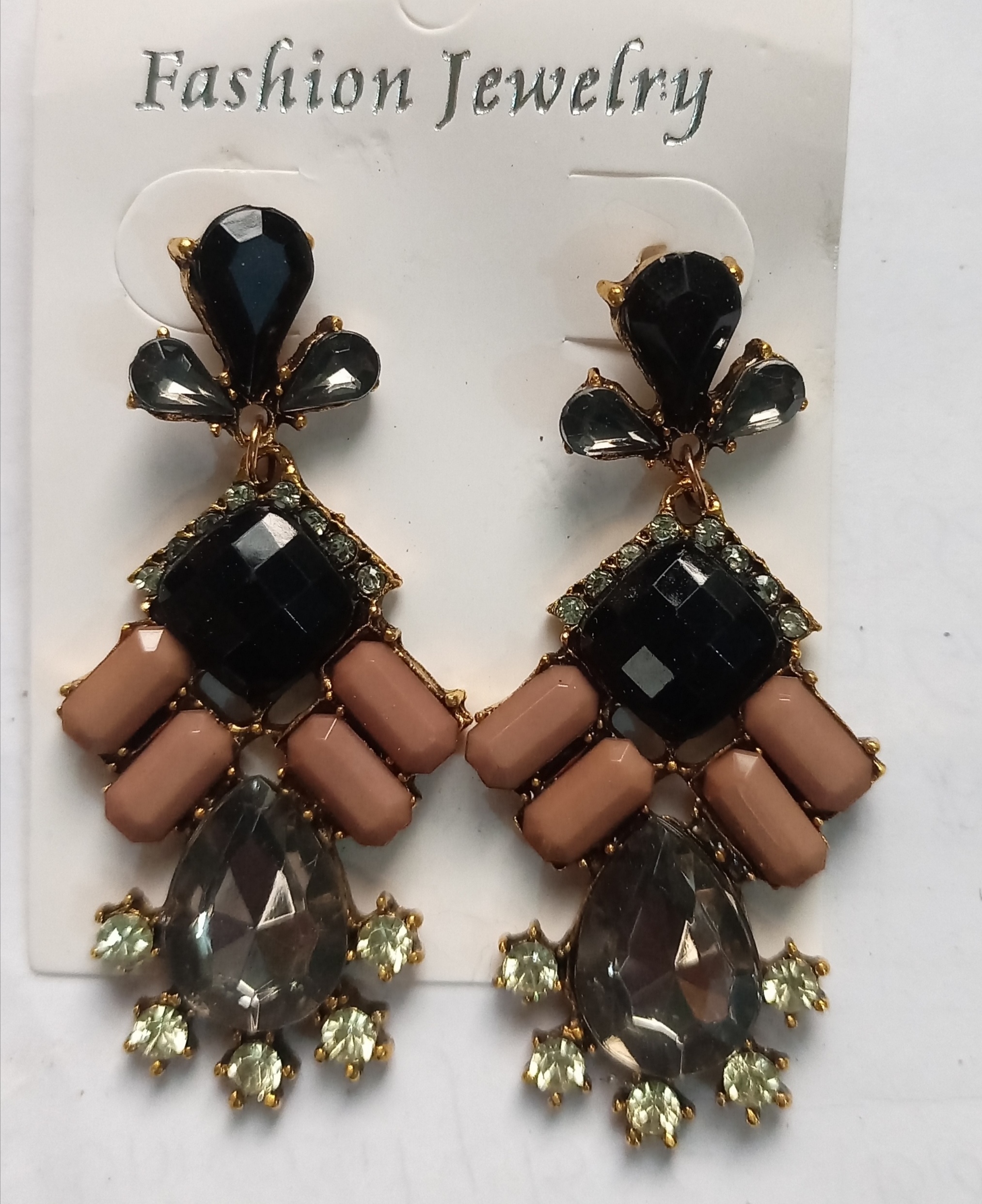 Stylish earring in reasonable price
