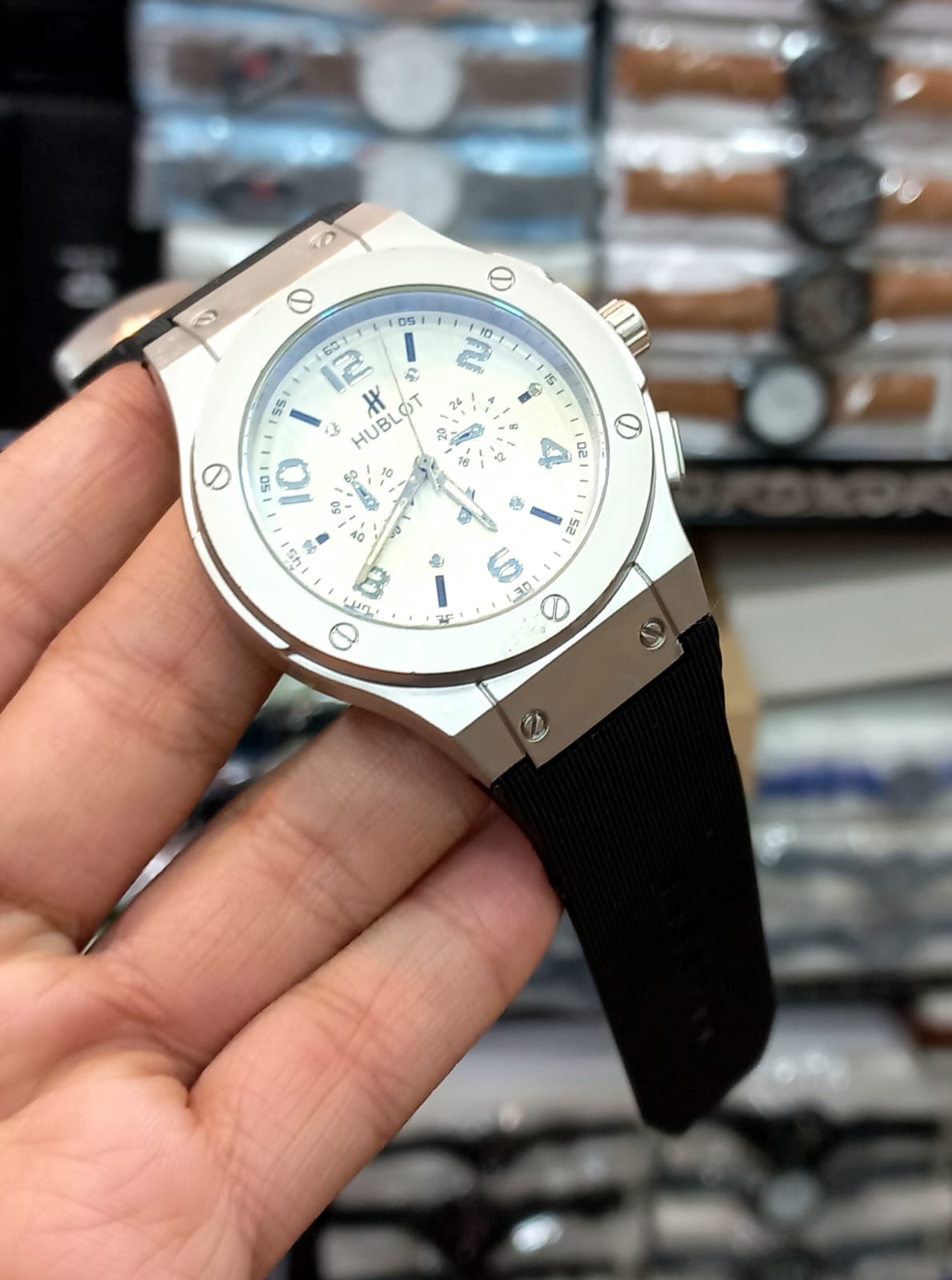 Men’s Watch Hublot Stylish and durable design Perfect for sports and outdoor activities Comfortable to wear with  adjustable strap