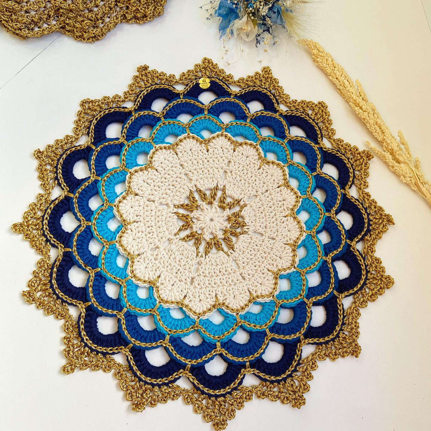crochet dressing table mirror cover Easy Crochet Mirror Cover / Dressing Table Mirror Cover