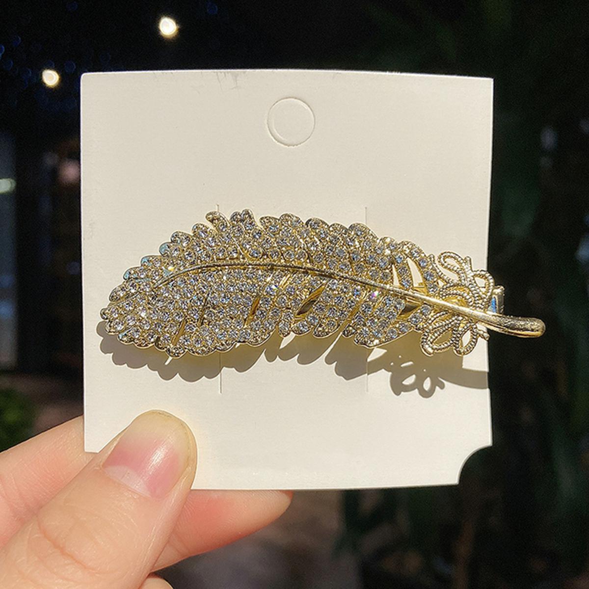 Elegant Leaf Brooch Pin for Women & Girls – Floral Leaf Lapel Pin for Shirt, Dress, Hijab, Scarf & Backpack | Wedding, Party & Birthday Gift