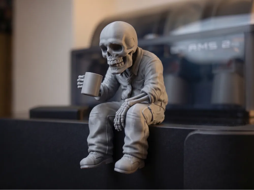 Working to the Bone Office Skeleton Figurine – Funny Desk Decor Statue, Humorous Overworked Skeleton Sculpture, Creative Resin Office Ornament for Home, Workspace & Coworker Gifts, Gothic Comedy Collectible Art Piece