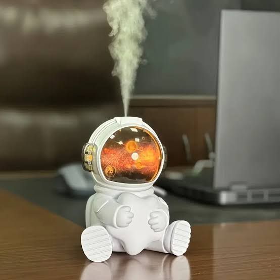 Air Humidifier Diffuser for Air Freshener / Aromatherapy - USB Desktop Fogger - Mist Maker Sprayer Portable Hu, aroma diffuser, Astronaut light , Astronaut Humdifire , New Humdifire ,Home decoration, mist, night light ,Air Purifier,Desktop Humidifier