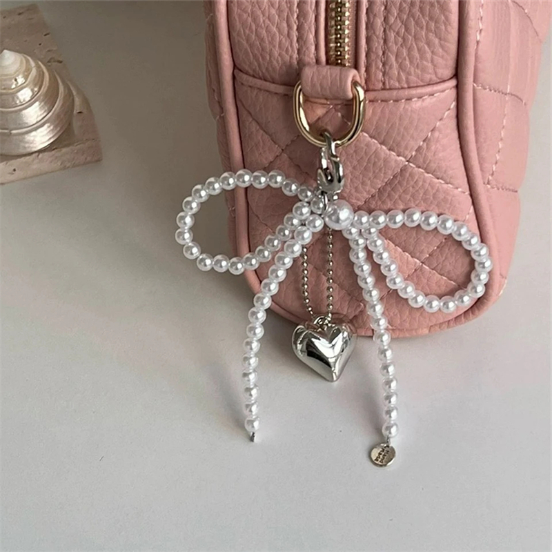 White Bowknot Heart Keychain Women Sweet Charm Pearl Bow Backpack Key Ring Handmade Jewelry Ornament Bags Pendant for Wallet Purse Bag Earbud Case Decorations Accessories