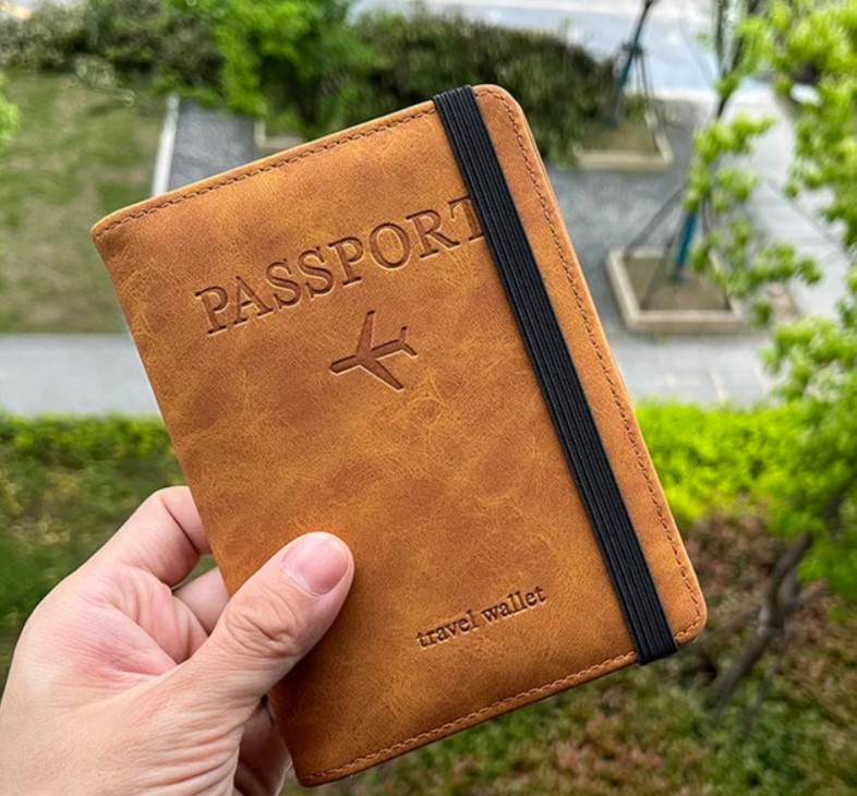 Vintage PU Leather Passport Holder and Travel Wallet – Multi Card Organizer with Cash Pocket for Men & Women