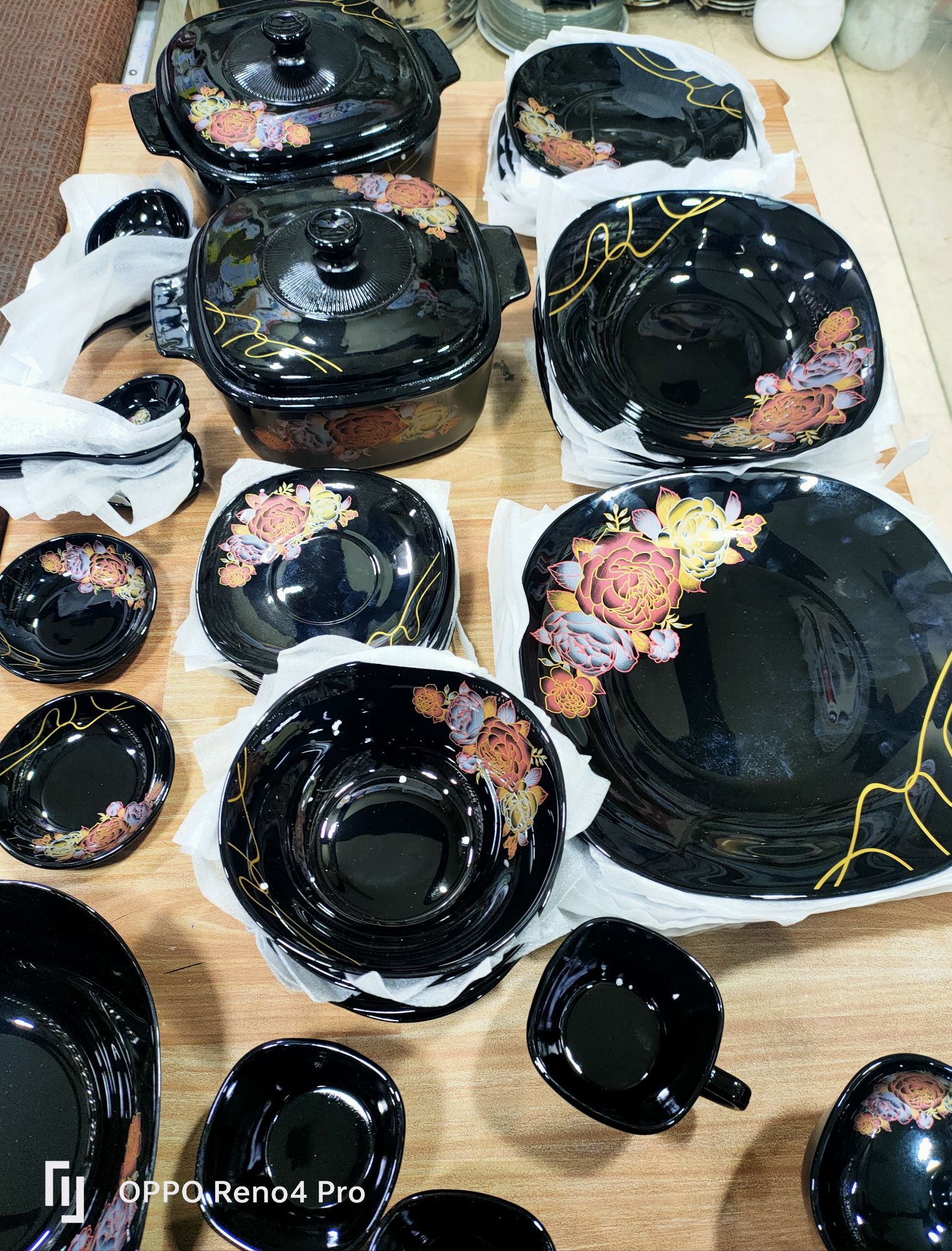 Black Marble Dinner Dinner Set Black Colour LOVECASA 16-Piece
