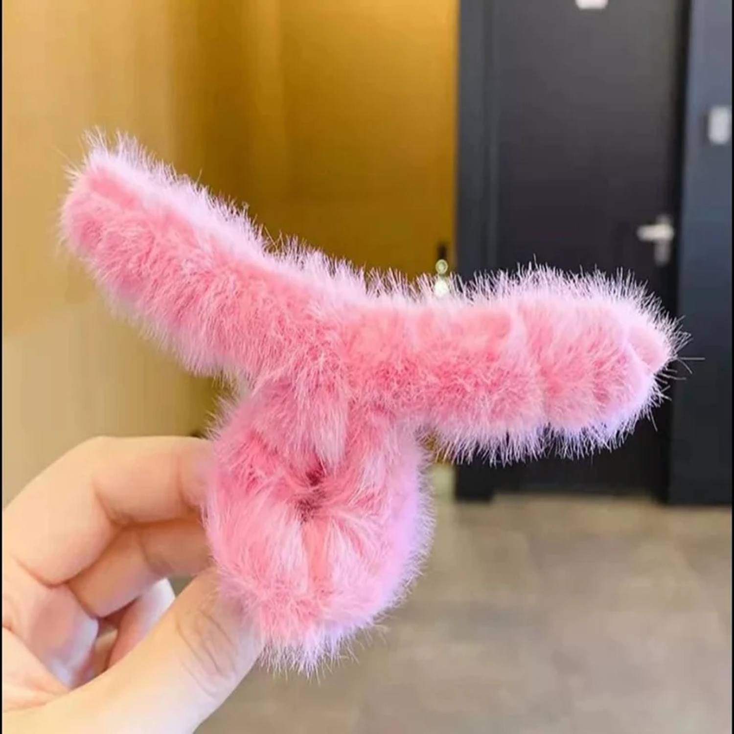1 pcs Cute Korean Velvet Hair claw Women Fashion Hair Clips Hairpins Crab Clips Fluffy Plush Hair Claw Clips soft fur hair clip hair barrettes clamps Big Fluffy Faux Fuzzy Hair Claw cute Hair Accessories