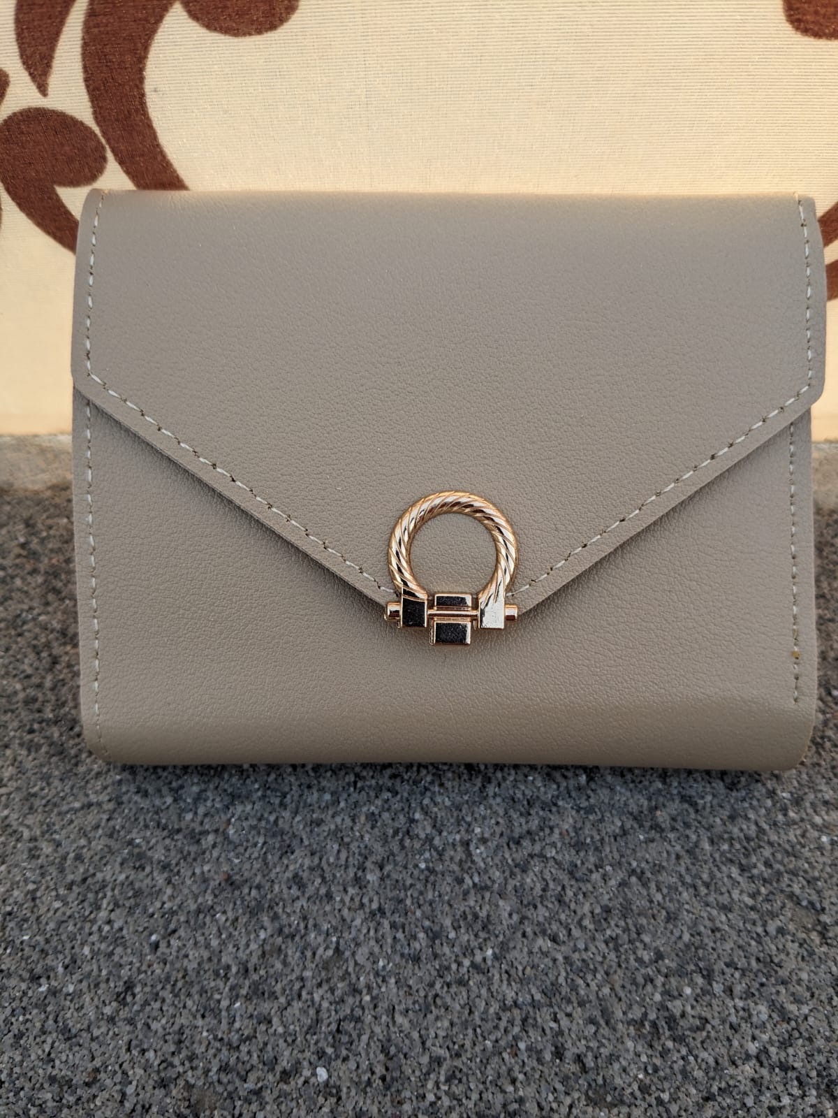 Mini Trifold Wallet for Girls and Women, PU Leather, Zip Closure, Compact Design