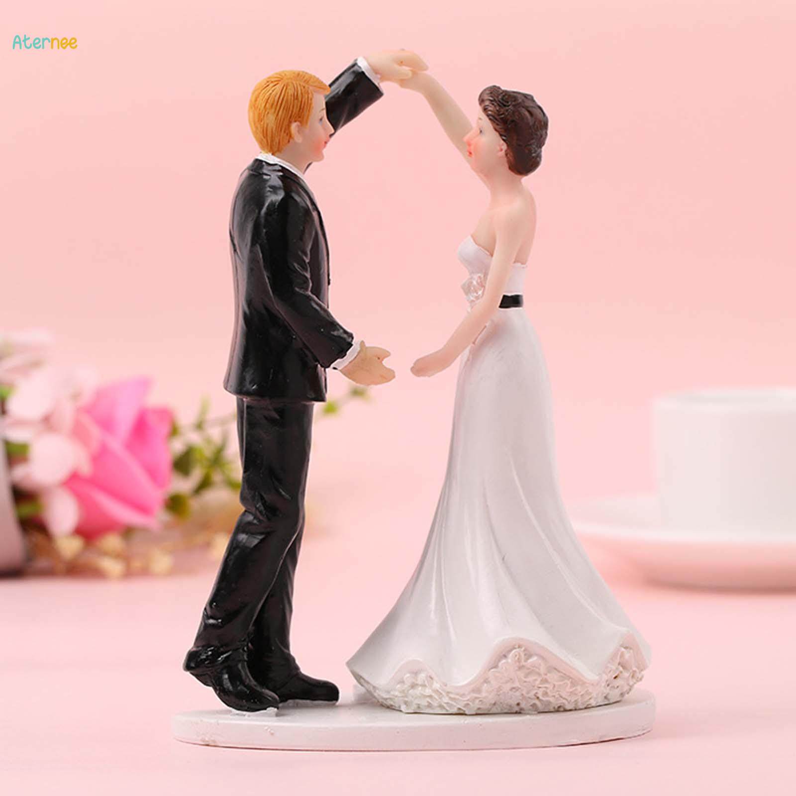 Dancing couple wedding cake topper | Honestweddingadvice.com