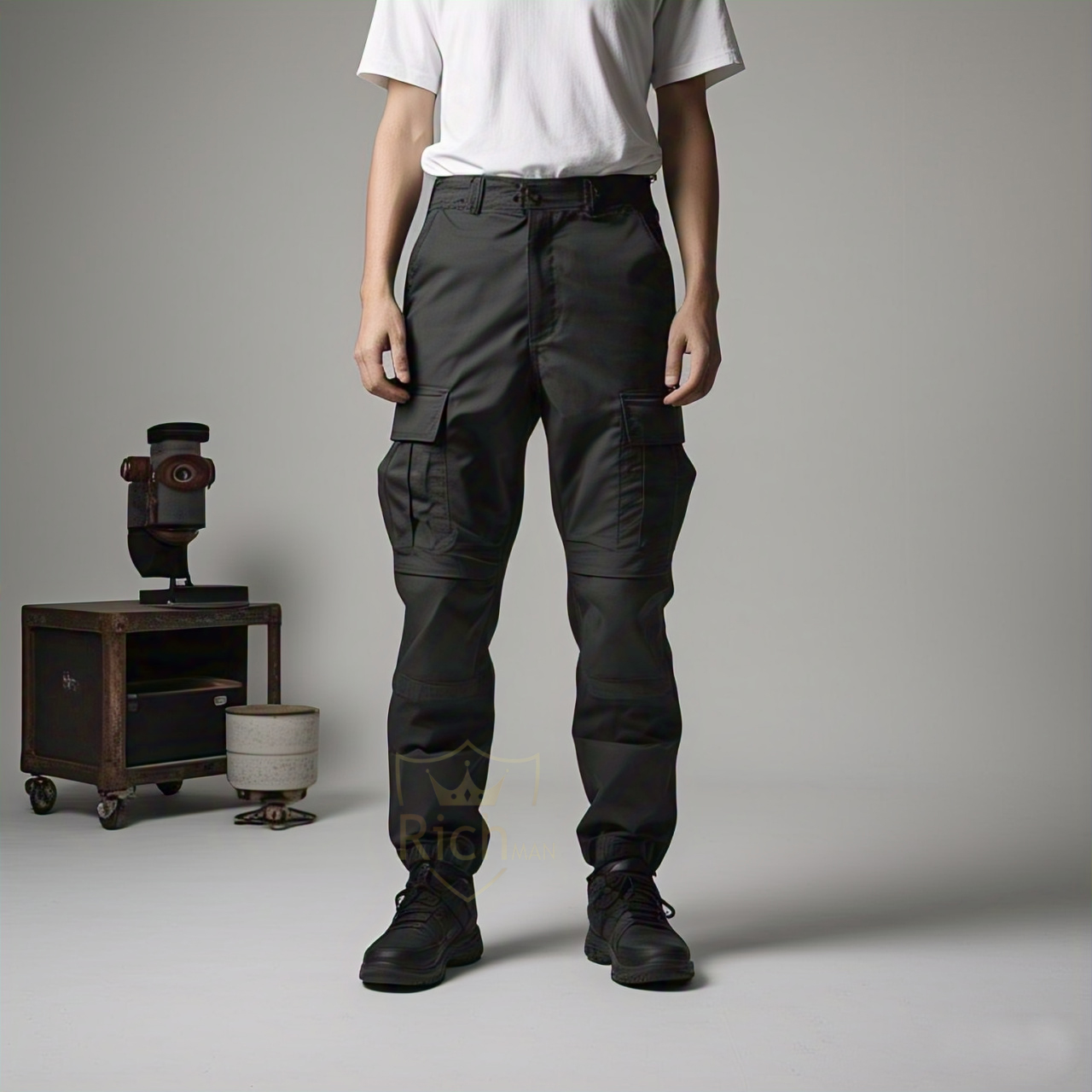 Relaxed Fit Men's Cargo Trousers - Style and Comfort black trouser