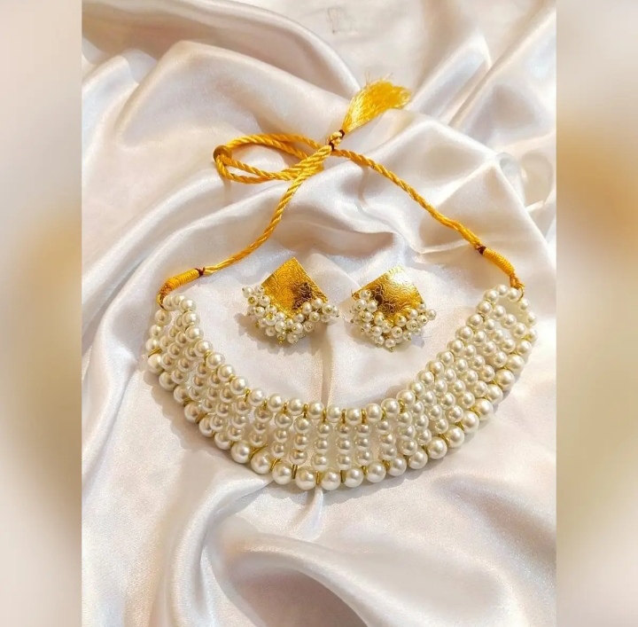 Fashionable White Pearl Necklace With Stylsih Pearl Earrings Set
