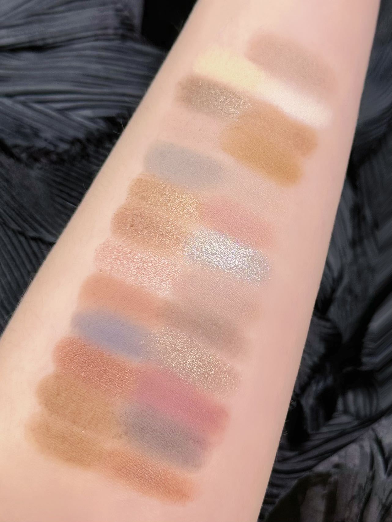 25-Color Eyeshadow Palette –  long-lasting Non Flying Powder Makeup Eye Shadow Professional Makeup Cosmetic (Waterproof)