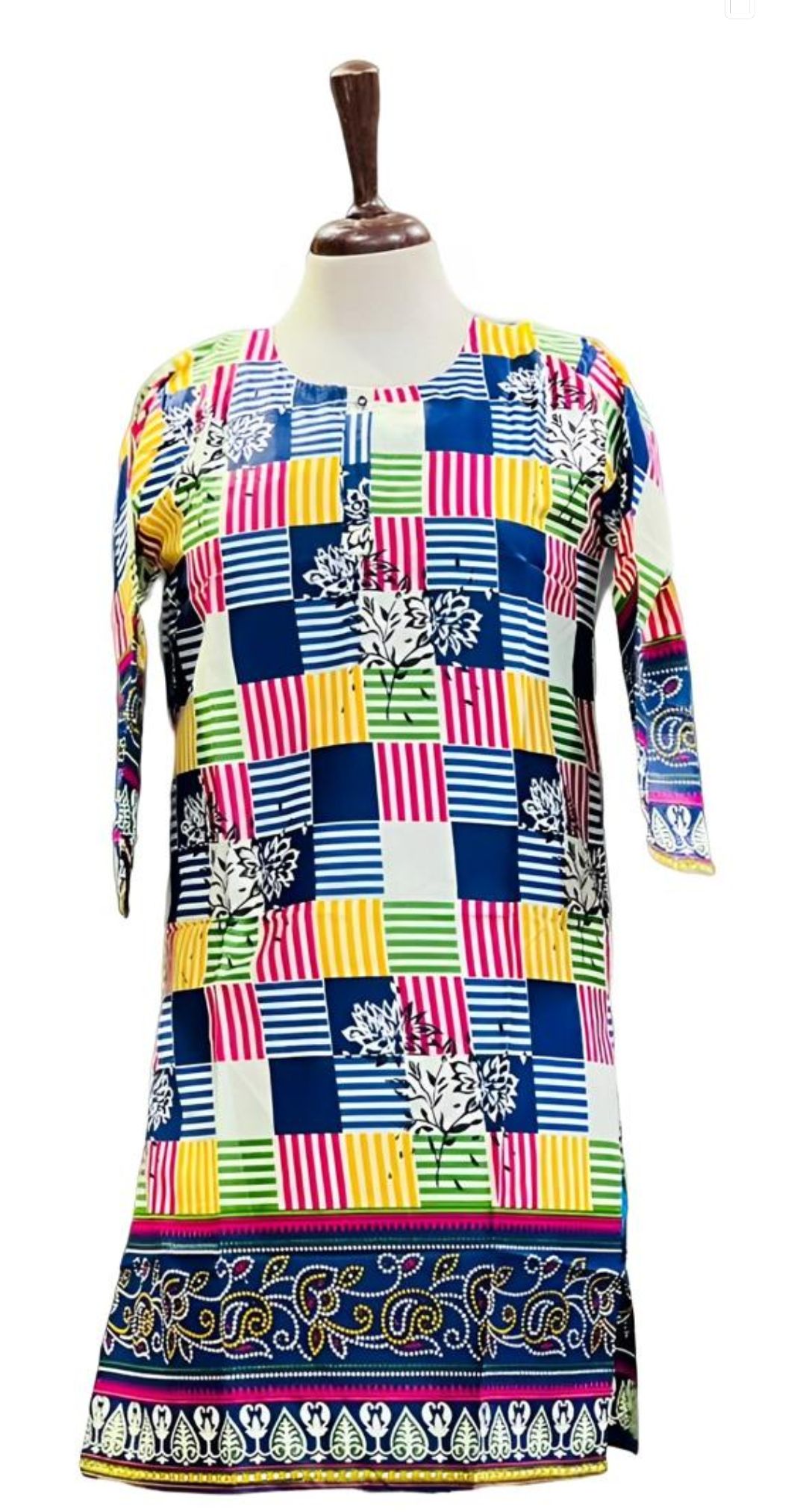 black and wite dotted kurti | Green Dotted Kurti for Women | Kurtis for Girls Stylish – Beautiful Flower Printed Kurti on Sale for Women & Ladies price in Pakistan