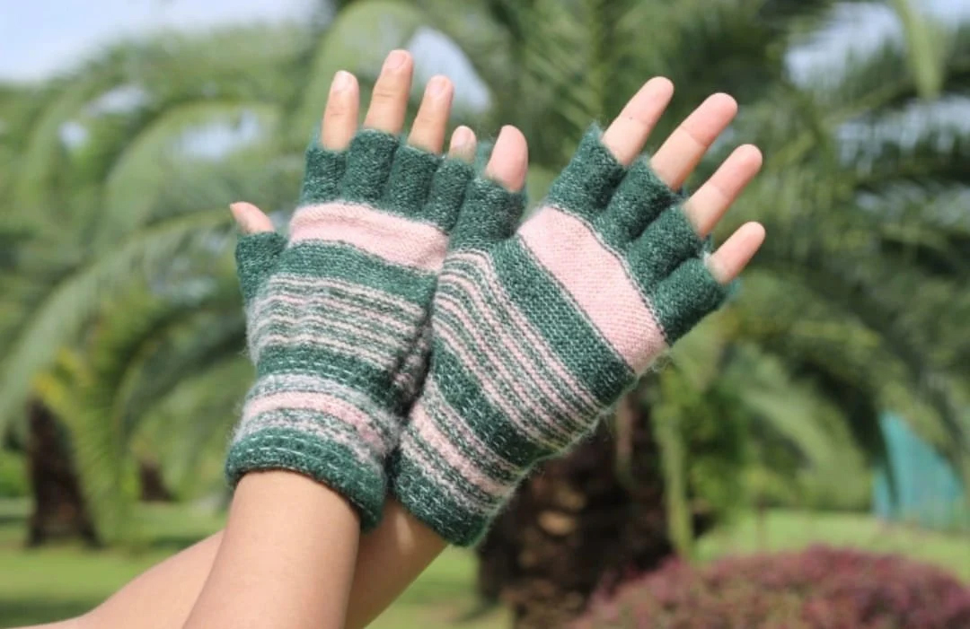 Premium Fingerless Winter Gloves for Women - Soft Woolen Half Finger Mittens for Girls - Stylish Autumn Wear