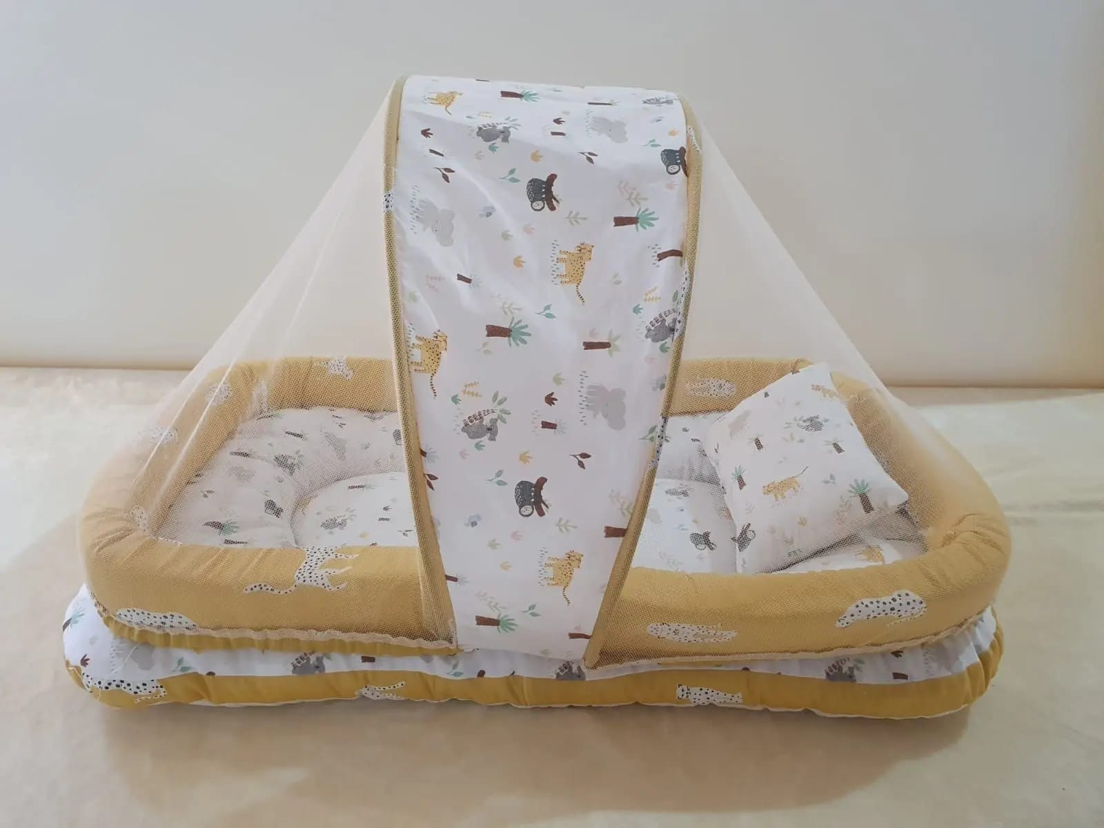 Baby Bed with Mosquito net and 1 pillow,Comfortable New born Baby Bistar multicolors