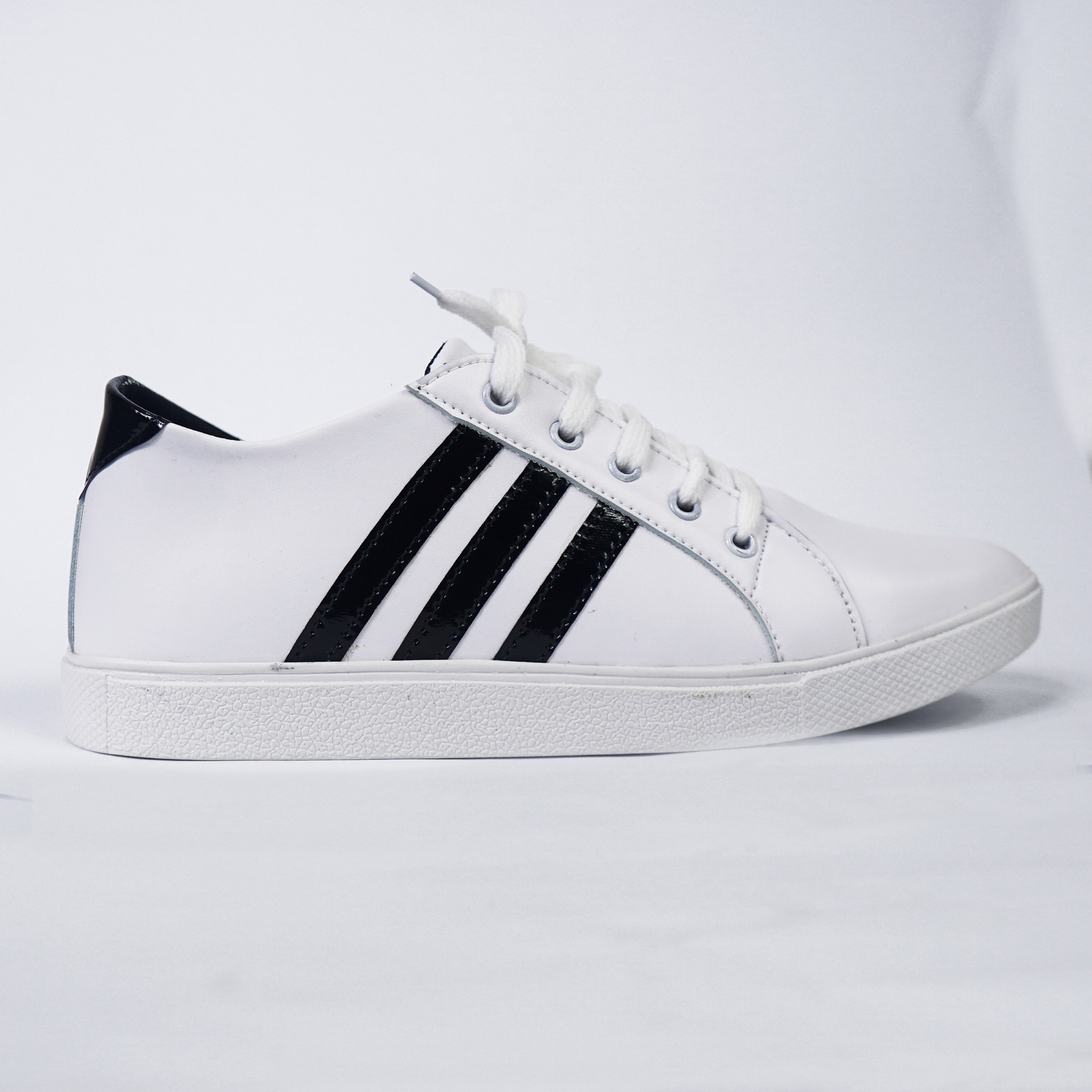 Latest casual sneaker,Light weight fashion sheos,white lace golden touch Trendy running walking shoes