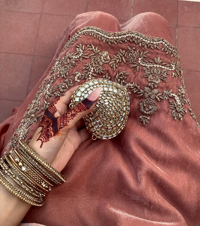 Most Trendy Mini Heart Metallic Kundan clutch  With Long Chain For Women & Girls