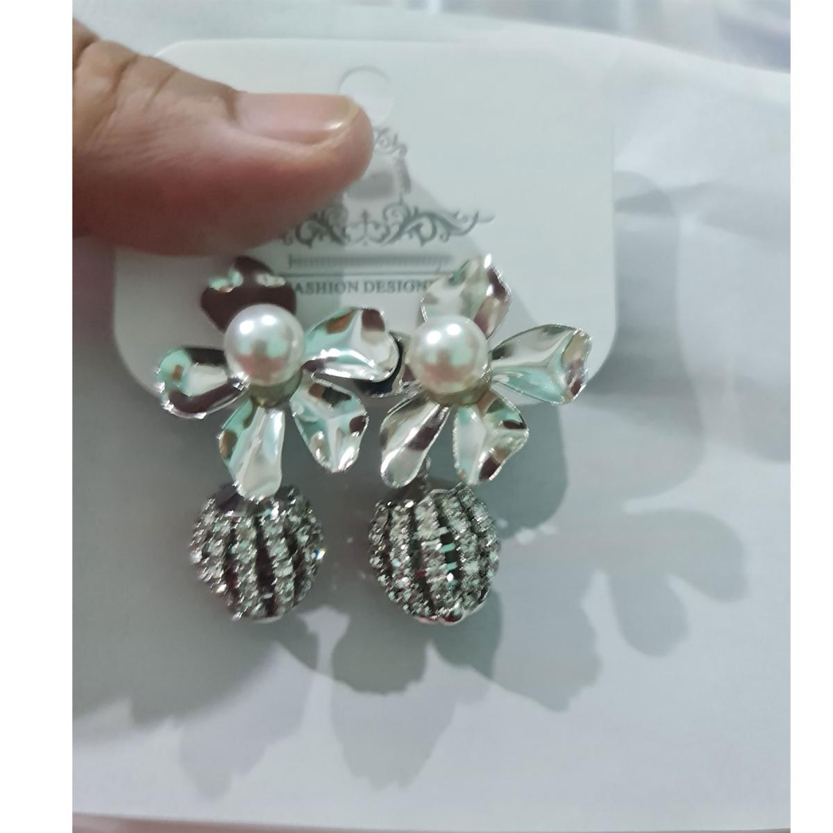 Trendy Flower Stud Earrings Female Statement Earrings for Girls