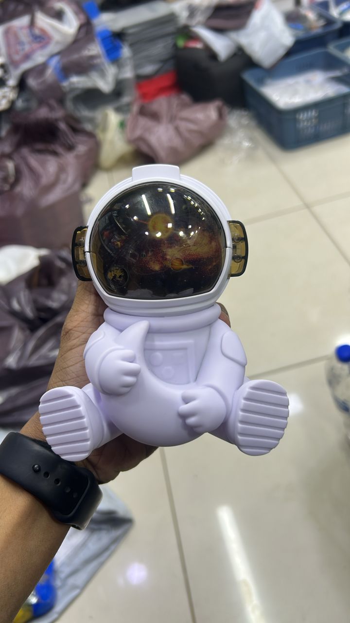 Air Humidifier Diffuser for Air Freshener / Aromatherapy - USB Desktop Fogger - Mist Maker Sprayer Portable Hu, aroma diffuser, Astronaut light , Astronaut Humdifire , New Humdifire ,Home decoration, mist, night light ,Air Purifier,Desktop Humidifier