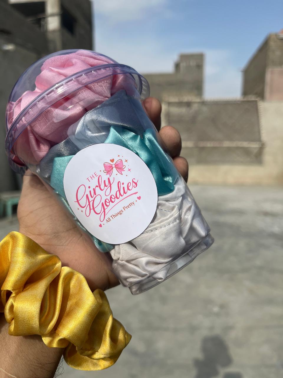 Girly Gift Cup Set – Lip Gloss, Lip Oil, Perfume & Accessories – Perfect for Girls/Women