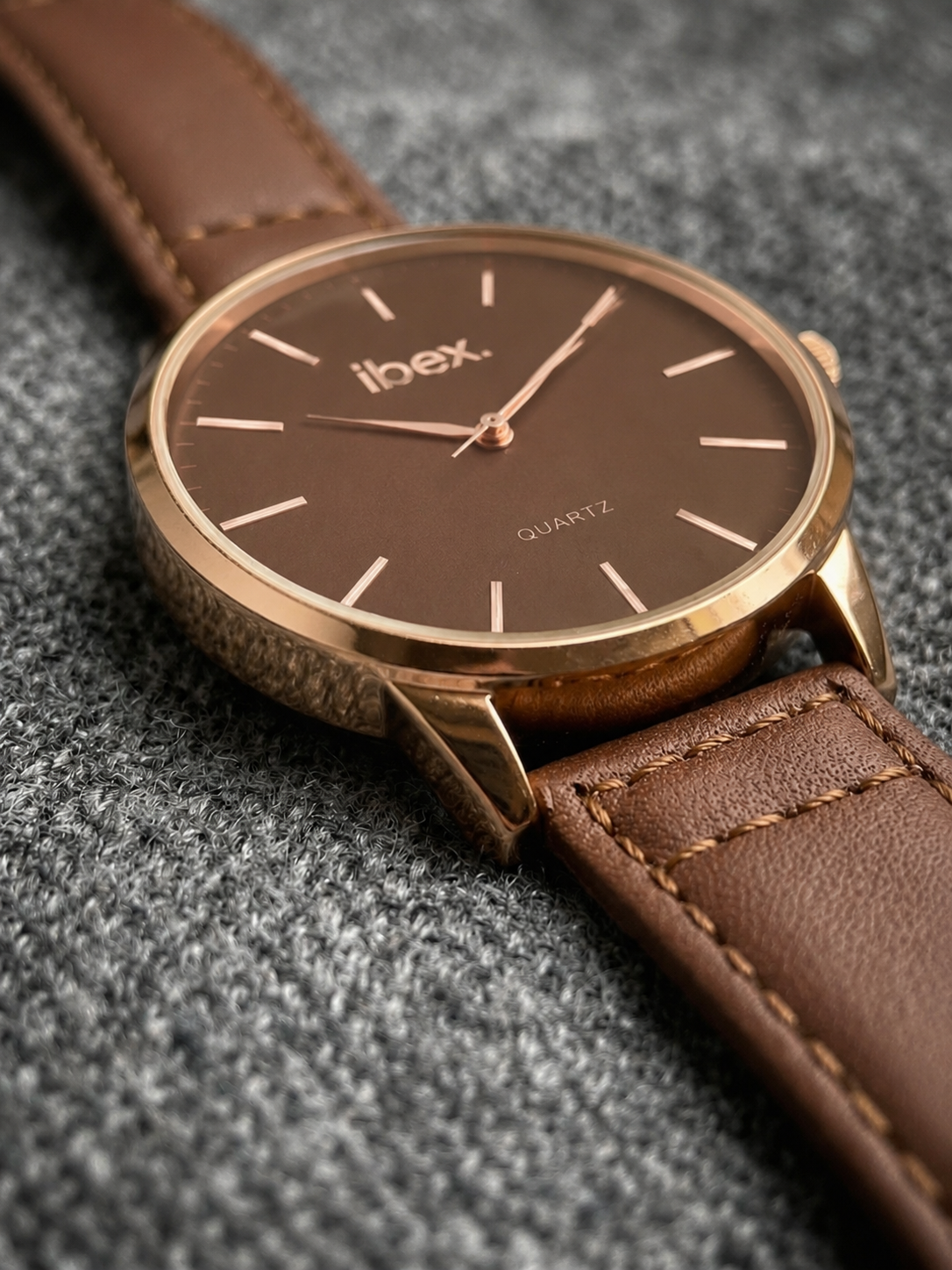 Brown Leather Strap Men's Quartz Watch – Stylish, Lightweight & Elegant
