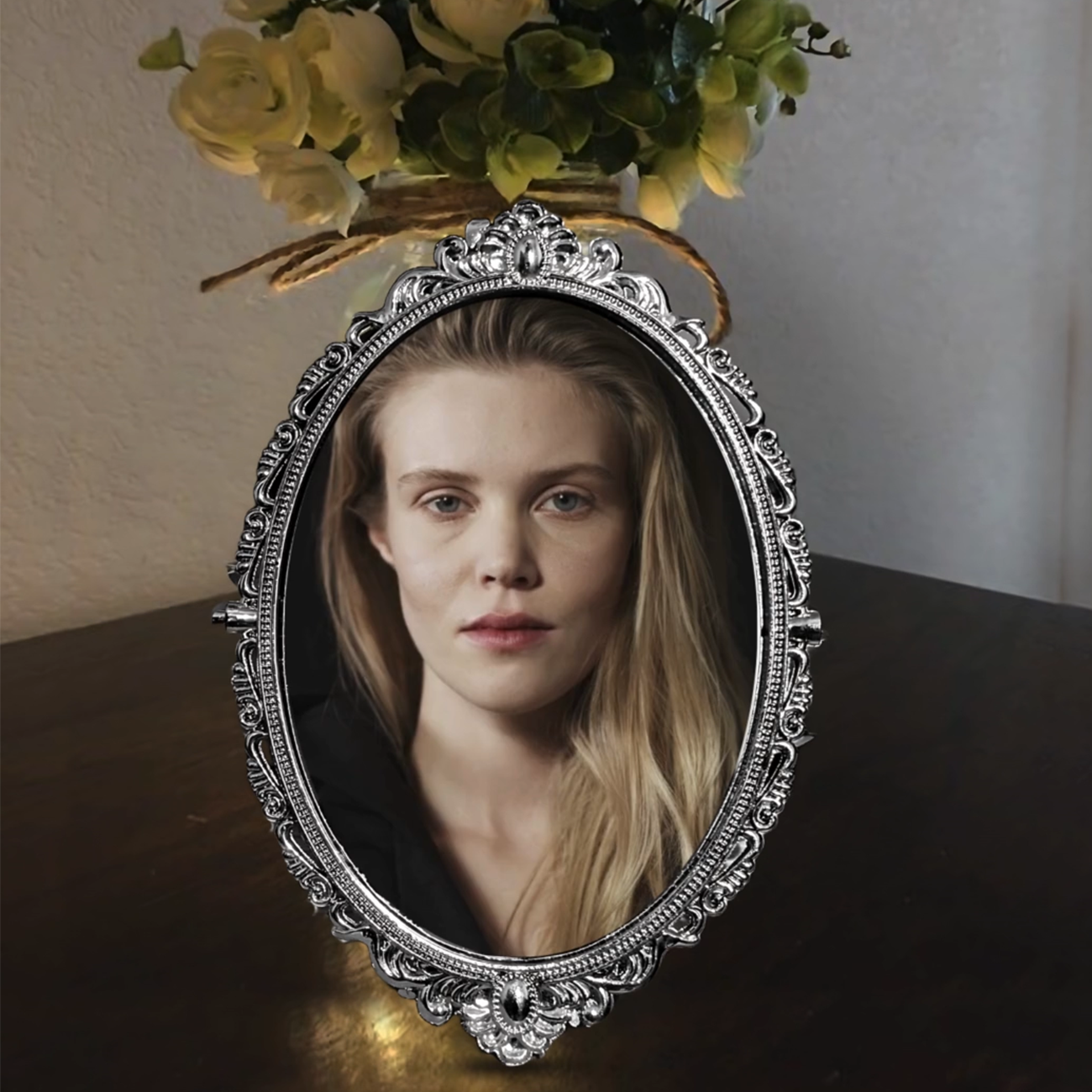 Retro makeup beauty mirror in the European style, Beautiful selfie mirror for girl with a circle shape, Dressing mirror 28cm hight for dorm bedroom mirror