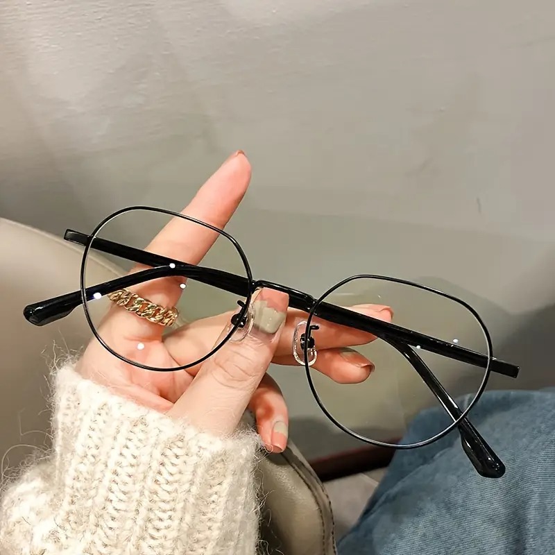 1pc Elegant Round Frame Glasses for Women - Golden and Beige Metal, Full-Rim Design, Ideal for Computer Reading, Gaming, TV, and Phone Use