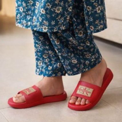 Luxury Crown Design Waterproof Microfiber House Slippers for Women, Comfortable Soft Sole Flip Flops