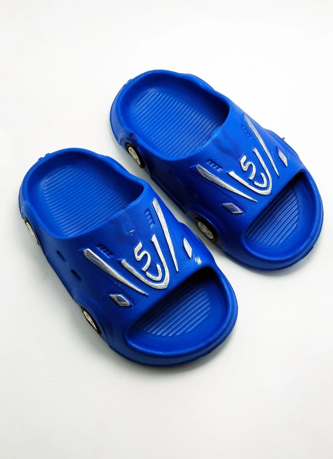 Kids car tyre design slippers  Soft multi colour slippers chappal for kids children  Any random colour chappal for boys girls