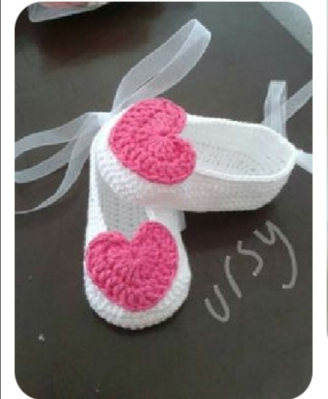 BABY BOOTIES / BABY SHOES / CUTE BABY WOOLEN CROCHET HANDMADE BABY GIRL SHEOS/ FOR ALL SEASONS CROCHET ACCESSORIES